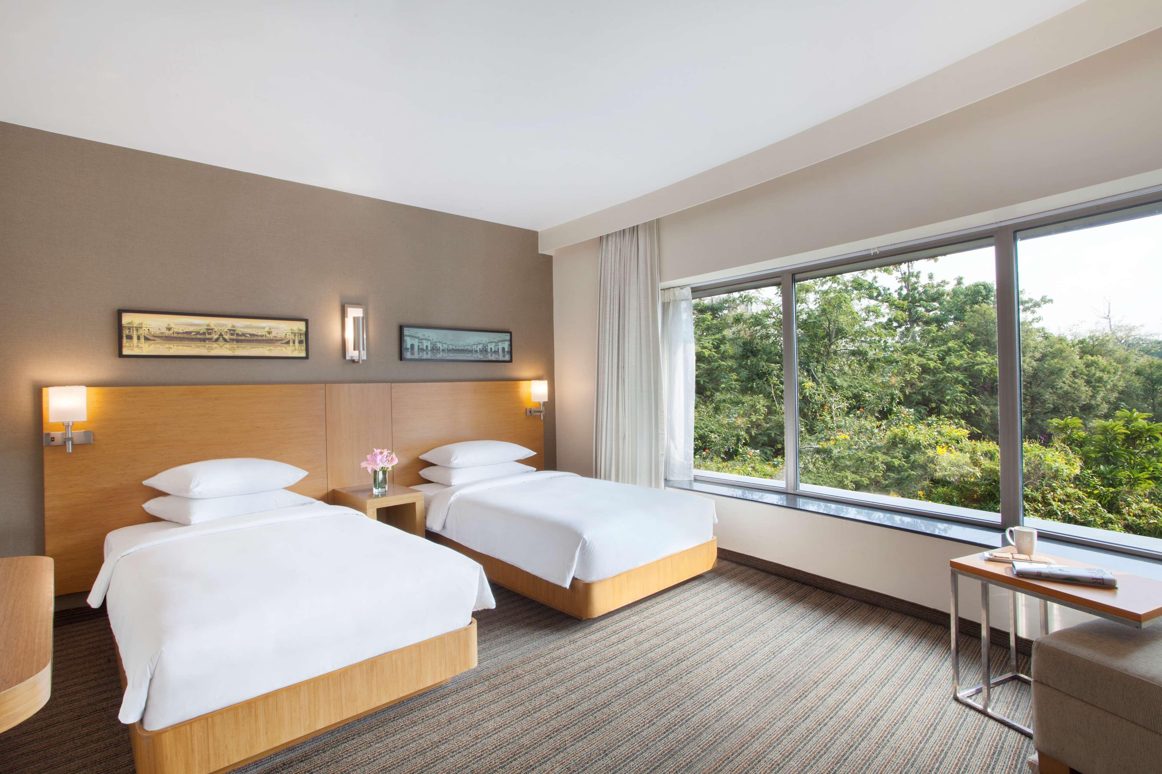 Hyatt Place Hyderabad Banjara Hills Exterior photo Deluxe Room