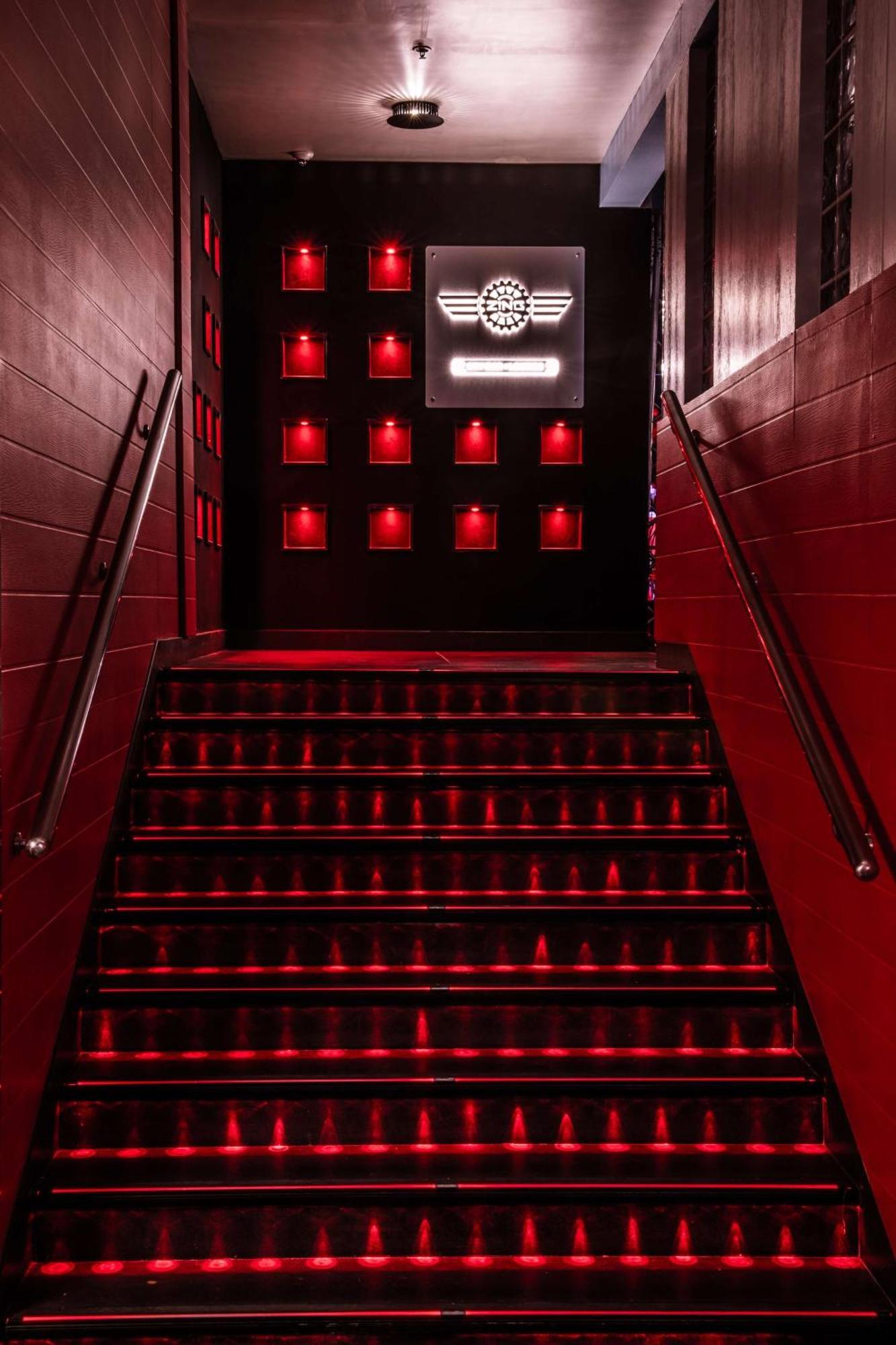 Hyatt Place Hyderabad Banjara Hills Exterior photo Stairs to the stage