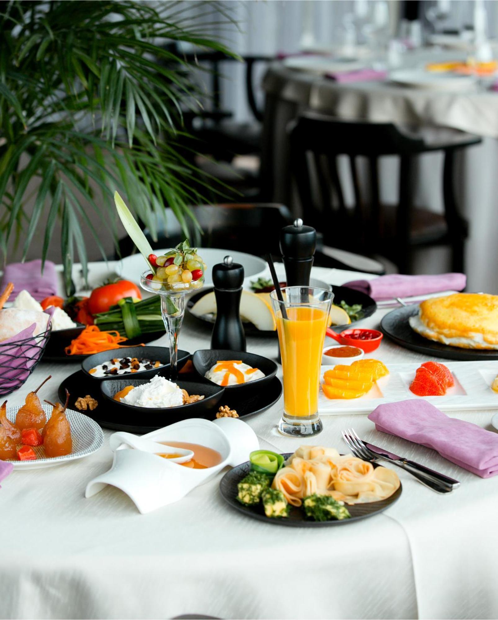 Hyatt Place Hyderabad Banjara Hills Exterior photo A typical Israeli breakfast