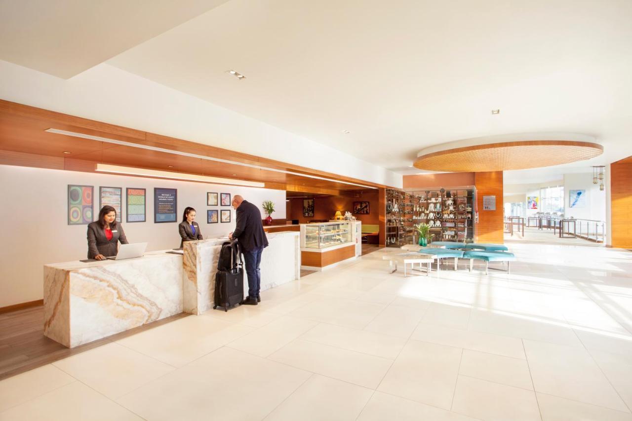 Hyatt Place Hyderabad Banjara Hills Exterior photo Lobby